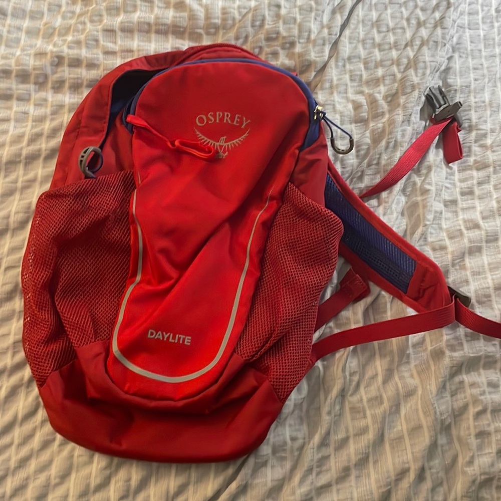 Red osprey daylite backpack